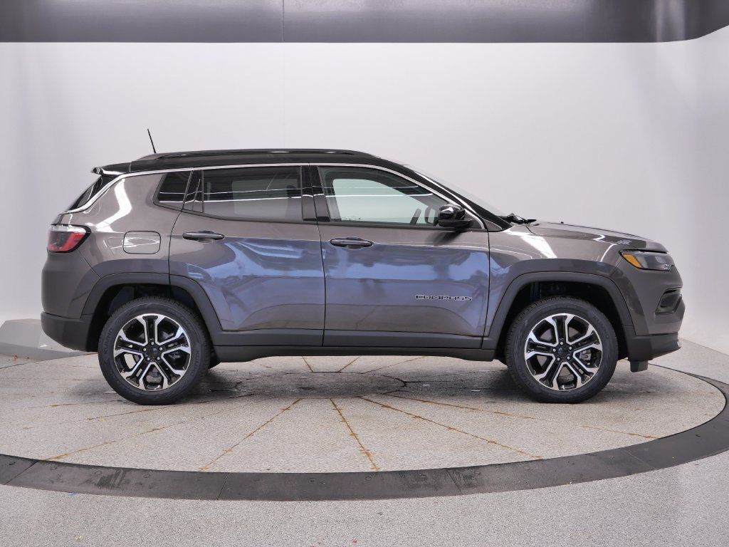 Used 2023 Jeep Compass Limited w/ Sun and Sound Group AWD/4WD image 8
