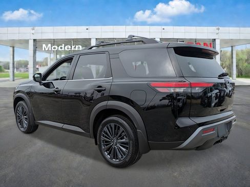 New 2026 Nissan Pathfinder SL FWD image 3