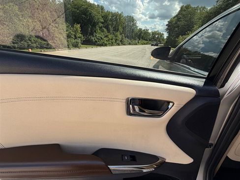 Used 2014 Toyota Avalon XLE FWD image 24