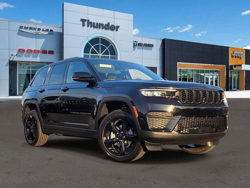 New 2025 Jeep Grand Cherokee Altitude image 1