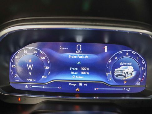 Used 2023 Chevrolet Suburban LT image 16