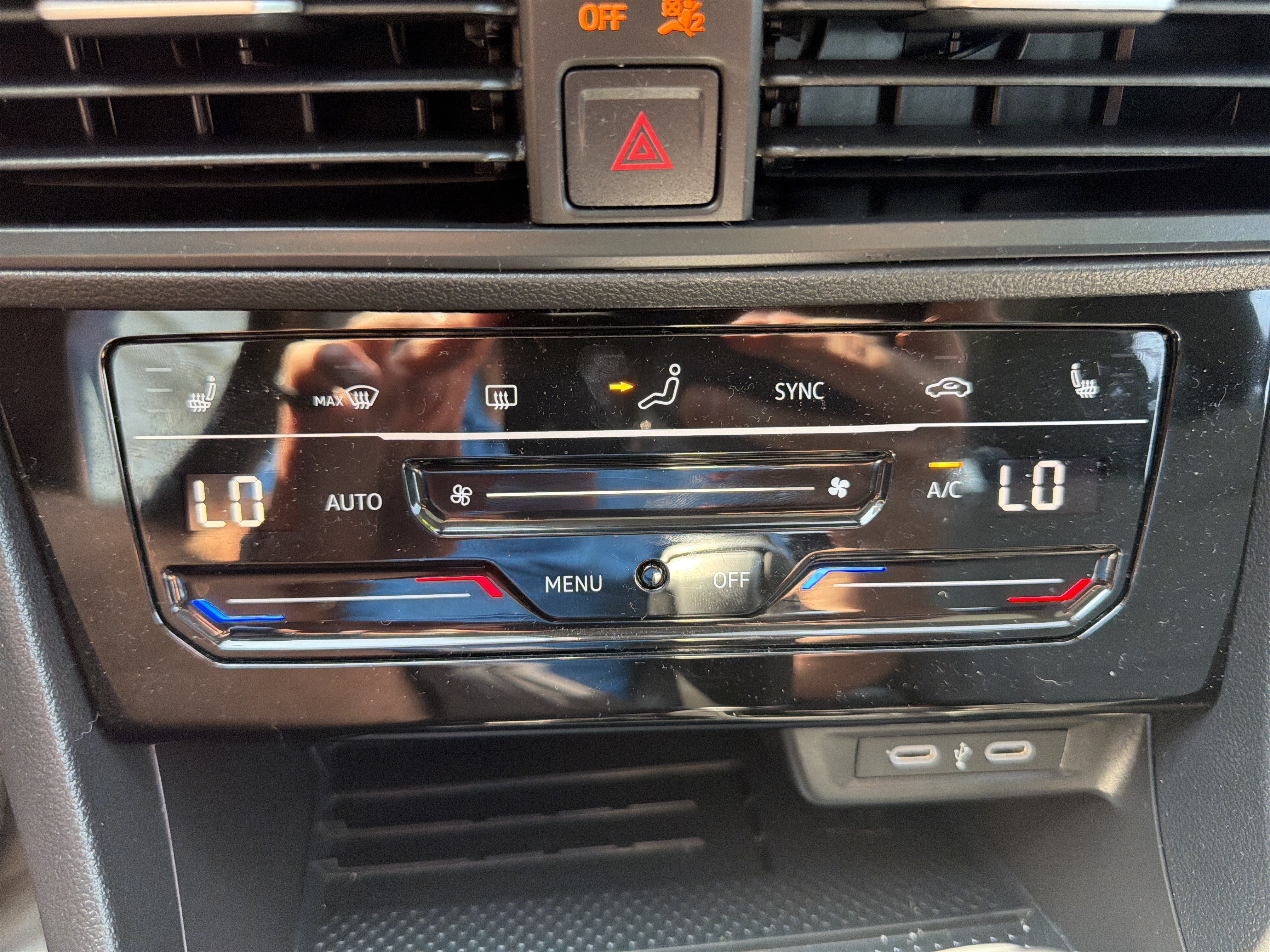 Used 2025 Volkswagen Jetta SE FWD image 27