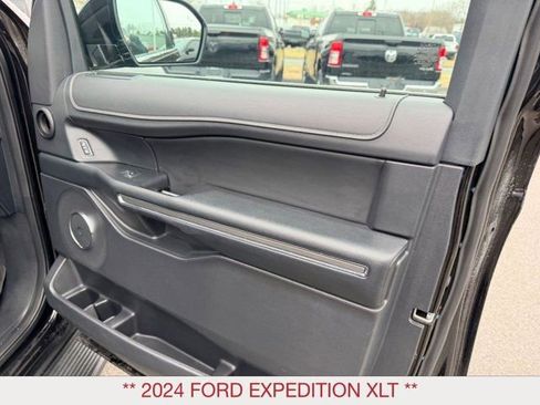 Used 2024 Ford Expedition XLT image 12