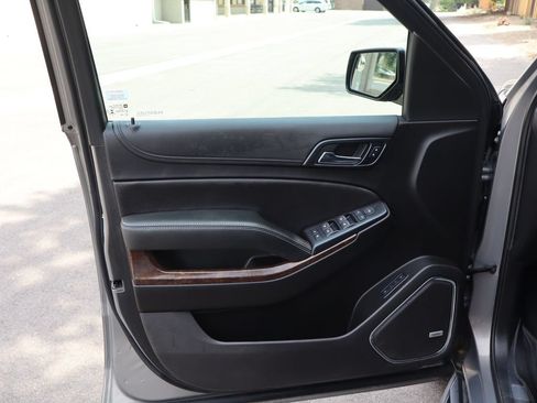 Used 2019 Chevrolet Suburban LT RWD image 25