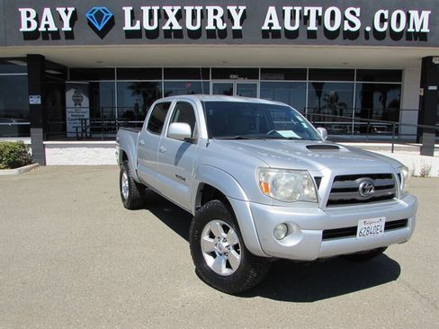 Used 2010 Toyota Tacoma PreRunner RWD image 1