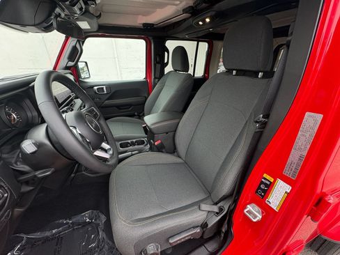 Used 2025 Jeep Wrangler Unlimited Sahara AWD/4WD image 36