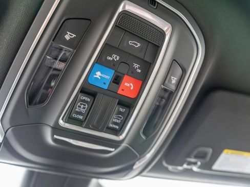 New 2025 Jeep Grand Cherokee Laredo image 29