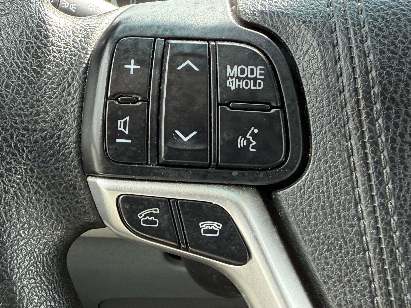 Used 2015 Toyota Sienna LE FWD image 28