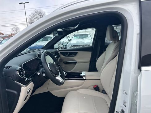Used 2025 Mercedes-Benz GLC 300 GLC 300 image 28