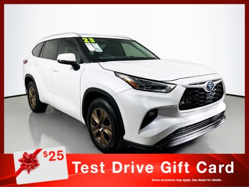 Used 2023 Toyota Highlander Bronze Edition image 1