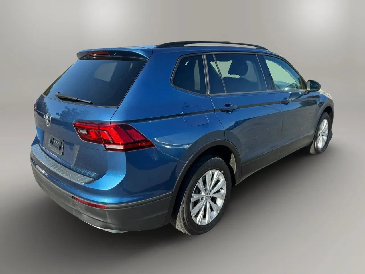 Used 2019 Volkswagen Tiguan S w/ Driver Assistance Package FWD image 8