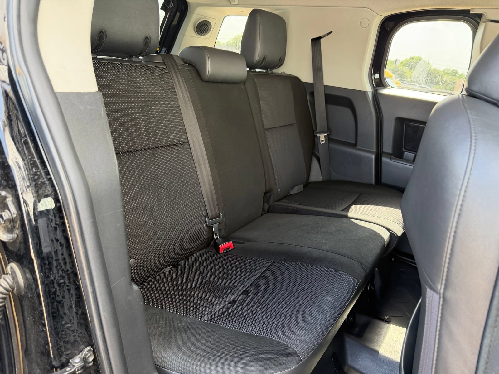 Used 2012 Toyota FJ Cruiser 4WD w/ Upgrade Pkg image 23