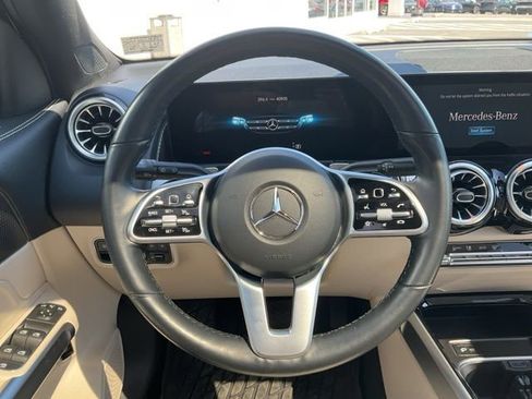 Used 2022 Mercedes-Benz GLB 250 4MATIC image 3