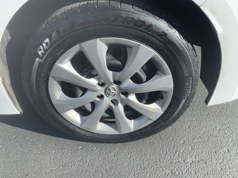 Used 2021 Toyota Corolla LE w/ Carpet Mat Package (TMS) image 9