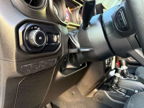 Used 2024 Jeep Wrangler Unlimited Sport image 19