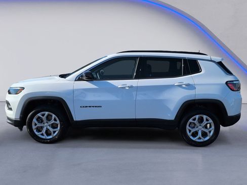 Used 2024 Jeep Compass Latitude image 11