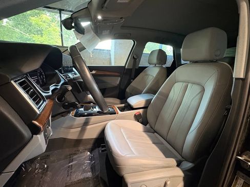 Used 2023 Audi Q5 2.0T Premium Plus w/ Premium Plus Package AWD/4WD image 5