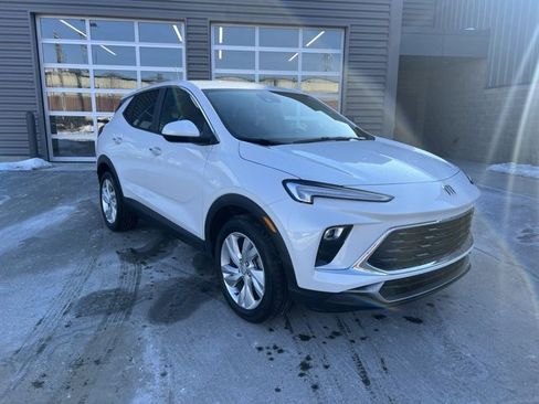 Used 2024 Buick Encore GX Preferred image 3