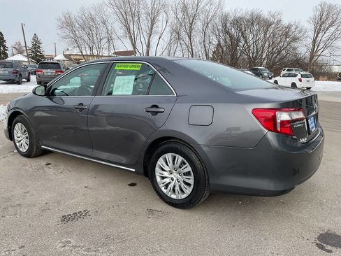 Used 2014 Toyota Camry LE image 4