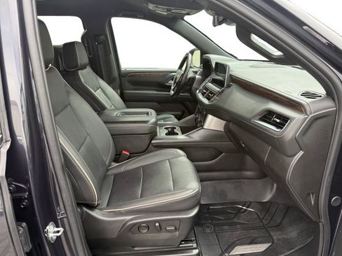 Used 2024 Chevrolet Suburban Premier AWD/4WD image 12