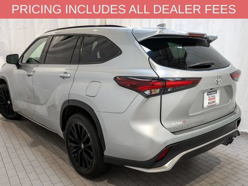 Used 2024 Toyota Highlander XSE AWD/4WD image 3