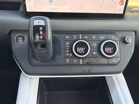 Used 2025 Land Rover Defender 130 X-Dynamic SE AWD/4WD image 42