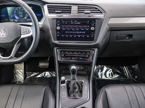 Used 2022 Volkswagen Tiguan SE image 13