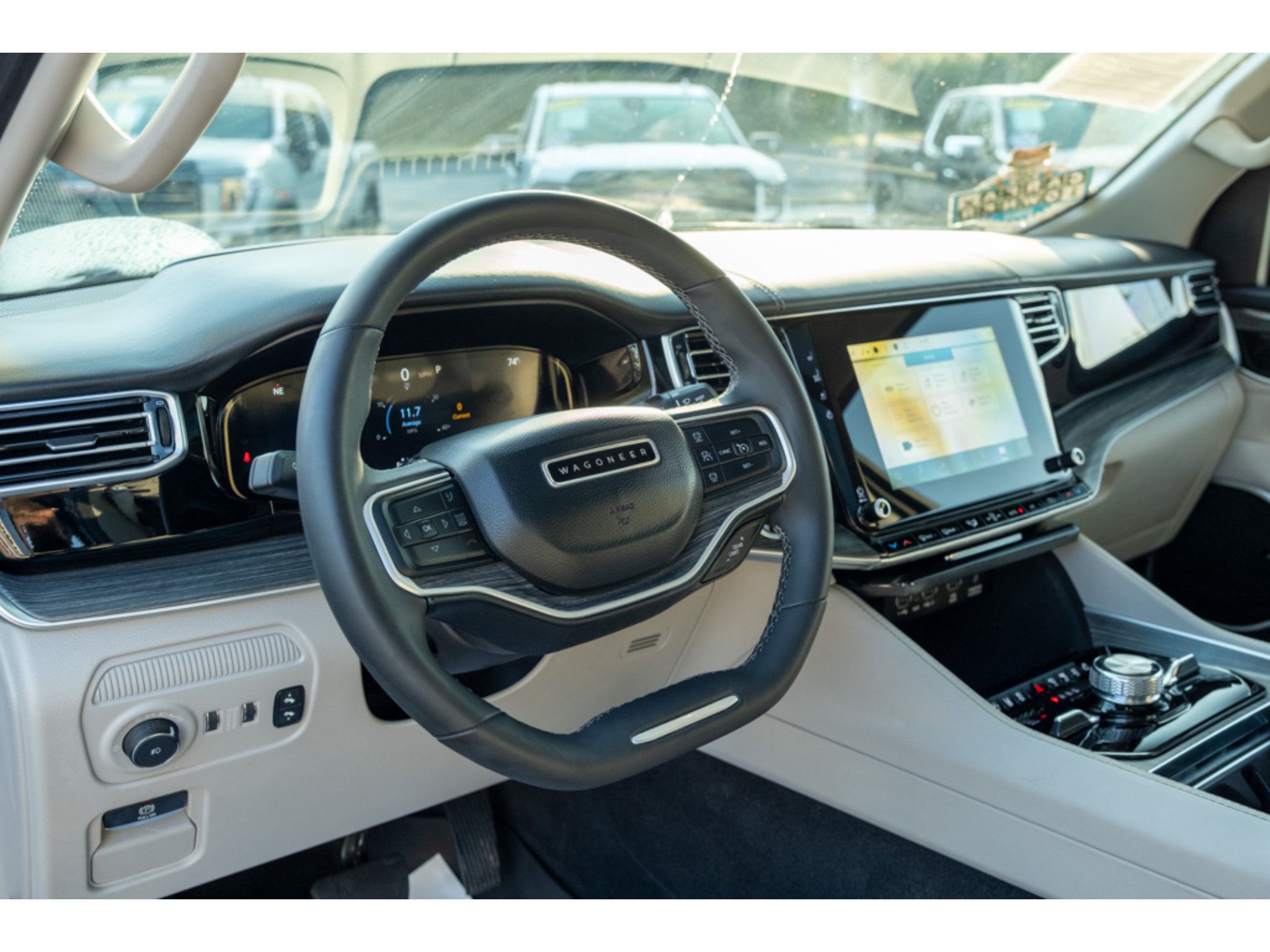 Used 2023 Jeep Wagoneer Series II w/ Convenience Group I AWD/4WD image 11