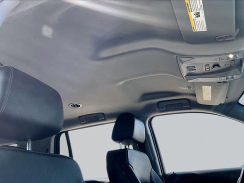 Used 2018 Chevrolet Tahoe Premier RWD image 14