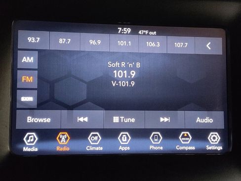 Used 2019 Jeep Cherokee Latitude Plus image 25