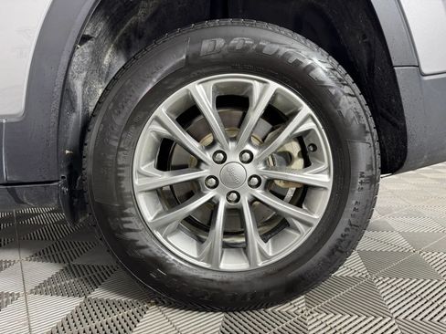 Used 2017 Jeep Cherokee Sport AWD/4WD image 38