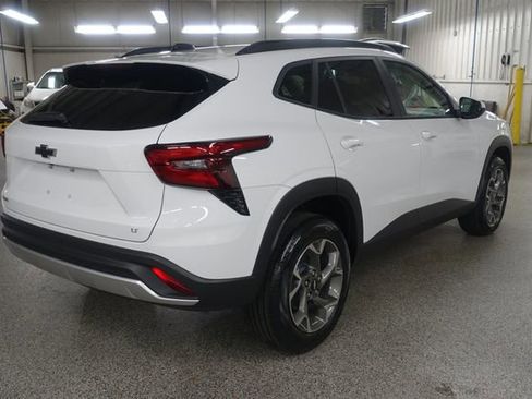 New 2026 Chevrolet Trax LT w/ LT Convenience Package FWD image 7