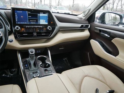Certified 2022 Toyota Highlander Limited image 14