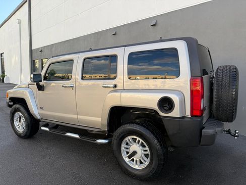 Used 2006 HUMMER H3 w/ Chrome Appearance Package image 11