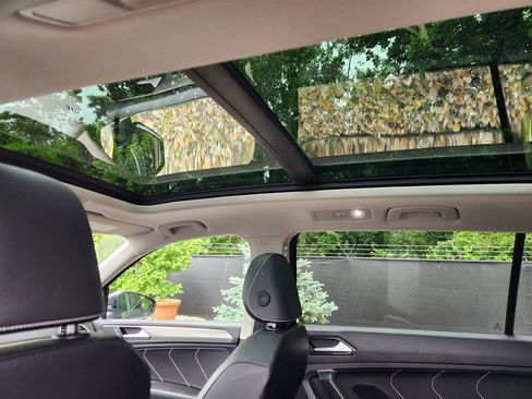 Certified 2024 Volkswagen Tiguan SE image 25