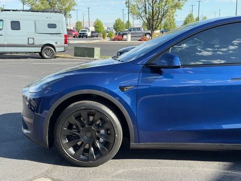 Used 2024 Tesla Model Y 2WD image 7
