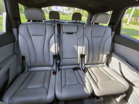 Used 2019 Audi Q7 3.0T Prestige AWD/4WD image 13