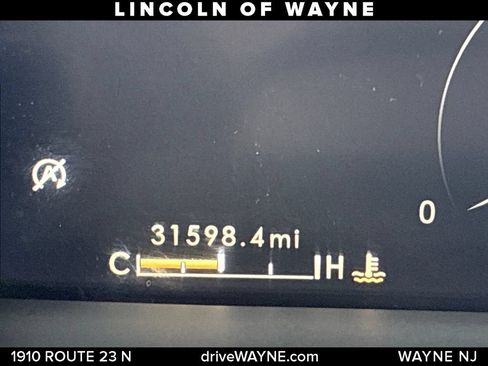 Used 2023 Lincoln Nautilus Reserve AWD/4WD image 18