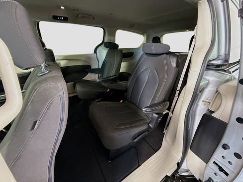 Used 2023 Chrysler Voyager LX FWD image 25