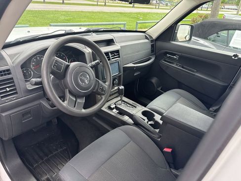 Used 2012 Jeep Liberty Sport AWD/4WD image 6