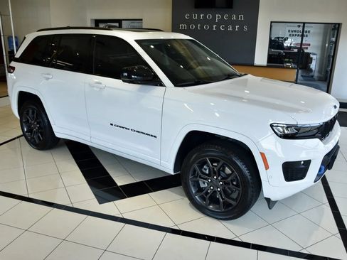 Used 2023 Jeep Grand Cherokee 30th Anniversary AWD/4WD image 7