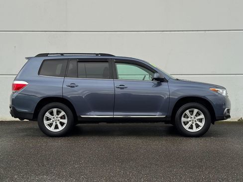 Used 2012 Toyota Highlander SE w/ Tow Pkg image 8