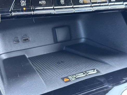 New 2026 Chevrolet Traverse LT w/ Sun and Wheel Package FWD image 31