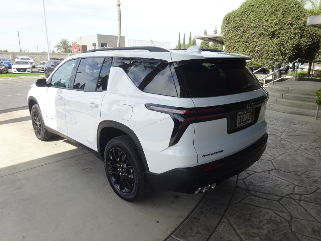 Used 2026 Chevrolet Traverse LT w/ Midnight/Sport Edition FWD image 5