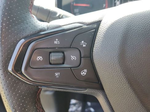 Used 2024 Chevrolet Trax RS FWD image 28