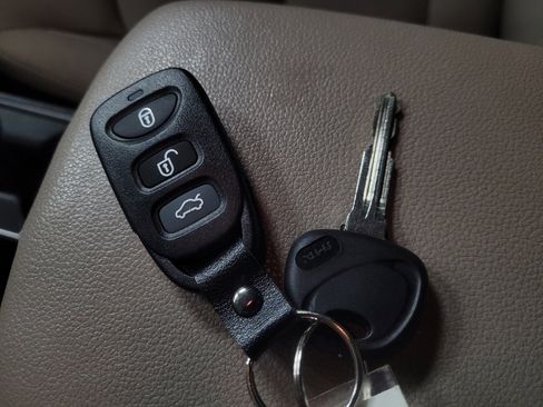 Used 2017 Hyundai Elantra SE FWD image 32