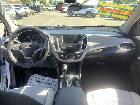 Used 2022 Chevrolet Equinox LS w/ LS Convenience Package FWD image 18