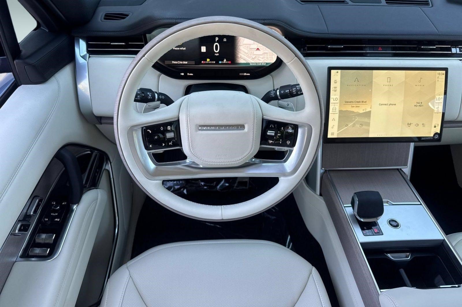 New 2026 Land Rover Range Rover Long Wheelbase SE AWD/4WD image 16