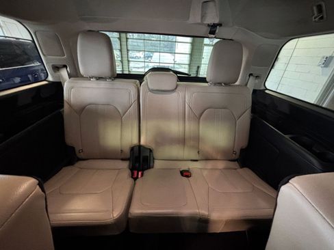 Used 2024 Ford Expedition Limited image 37