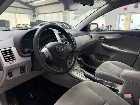 Used 2012 Toyota Corolla LE FWD image 19